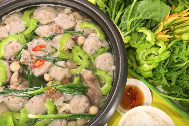 Lẩu cá thác lác khổ qua - 100 món ăn Việt